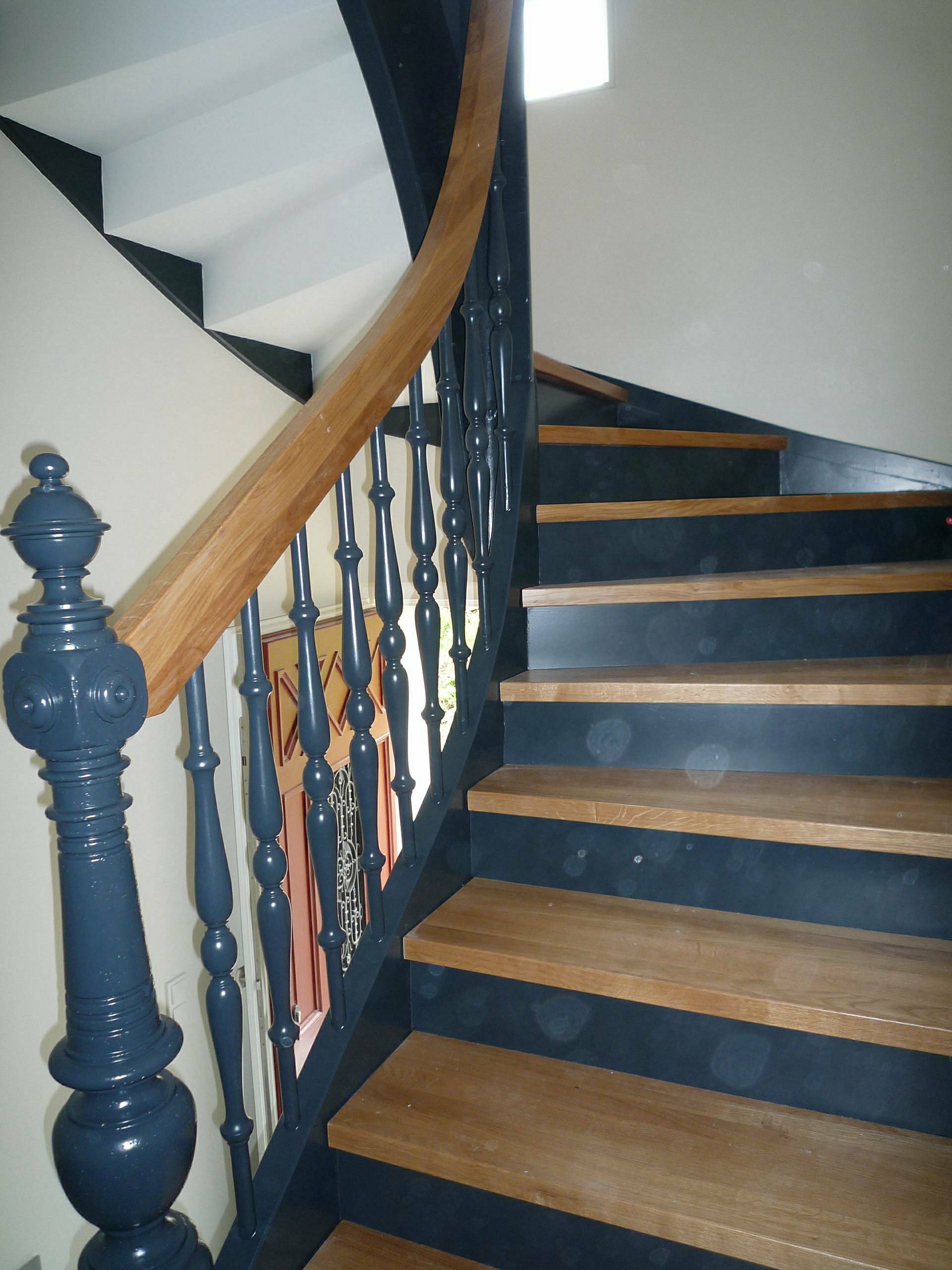 Sanierung einer historischen Treppe gewendelt mit Trittstufen aus Eiche