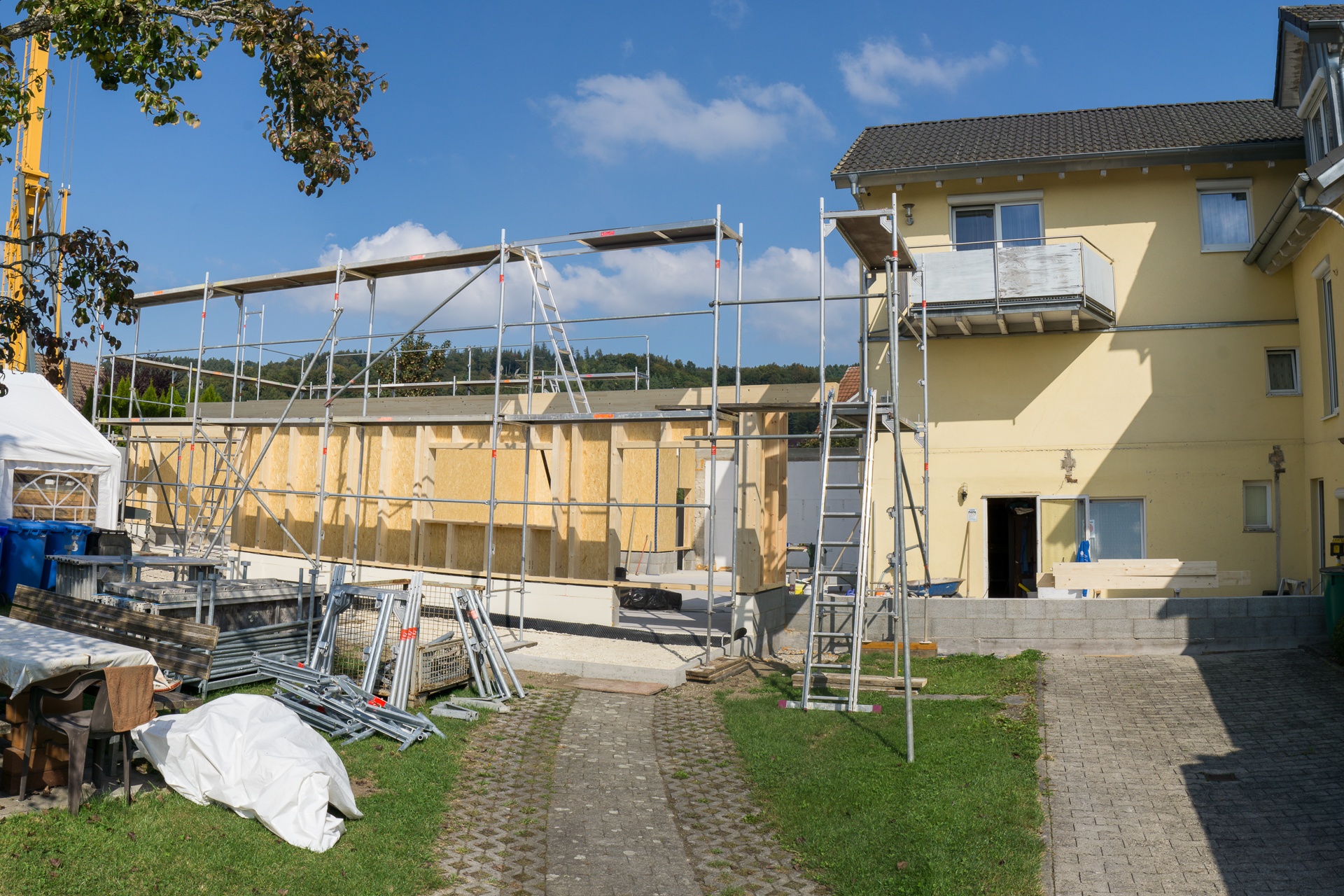 Holzhaus aufrichten
