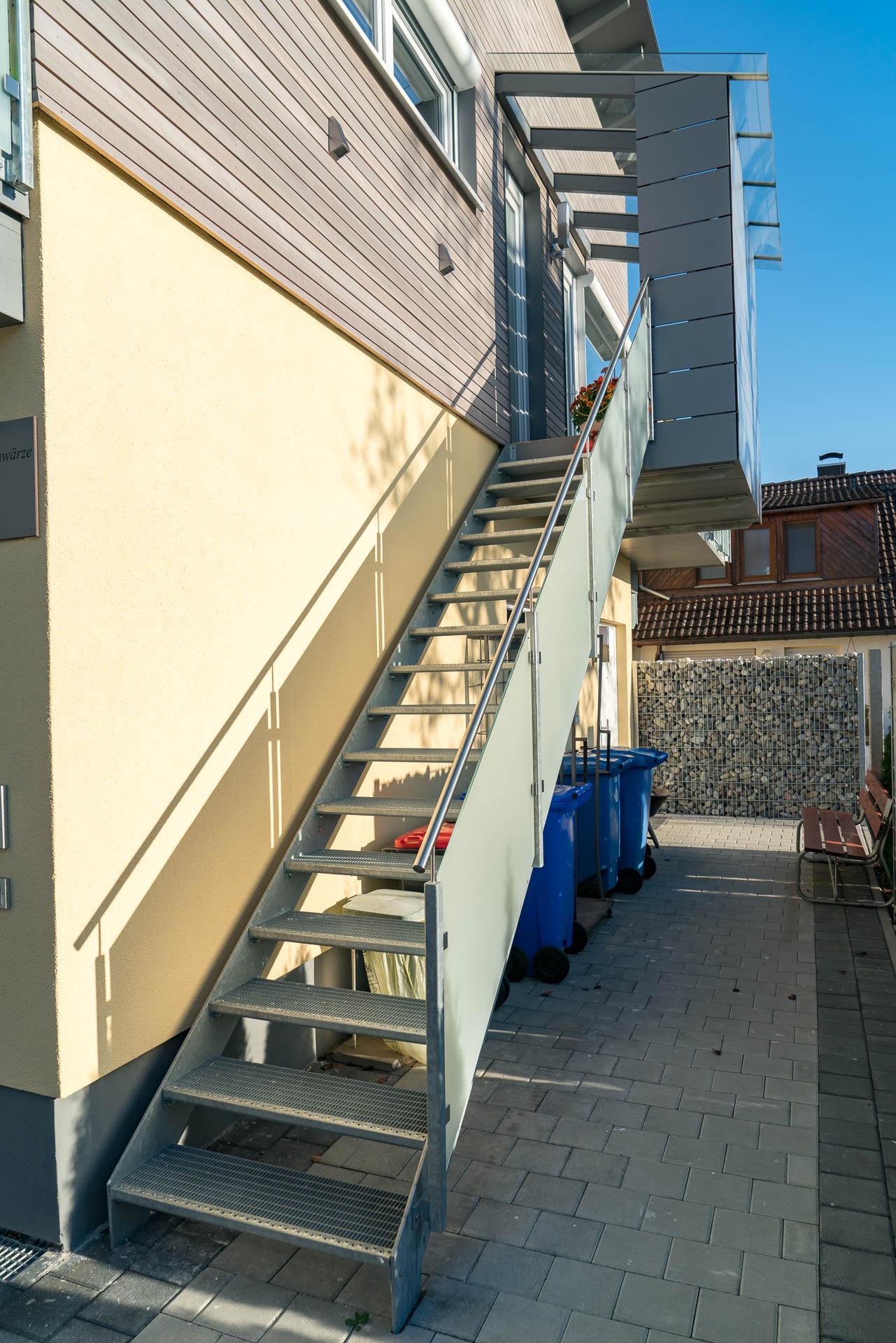 Stahltreppe mit Glaselementen
